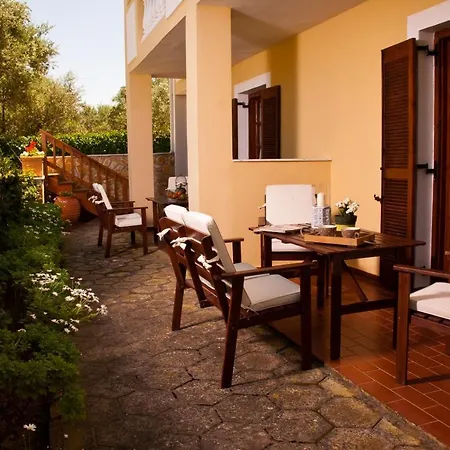 Amboula Aparthotel 2*