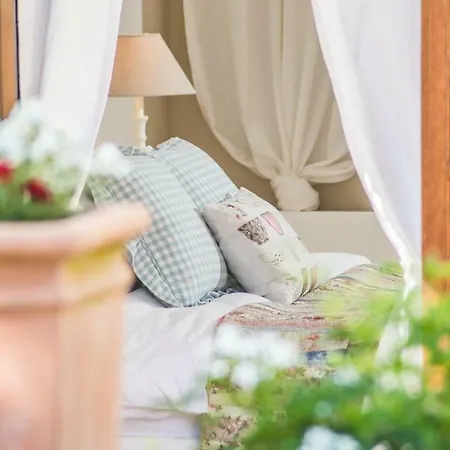 Amboula Aparthotel 4*